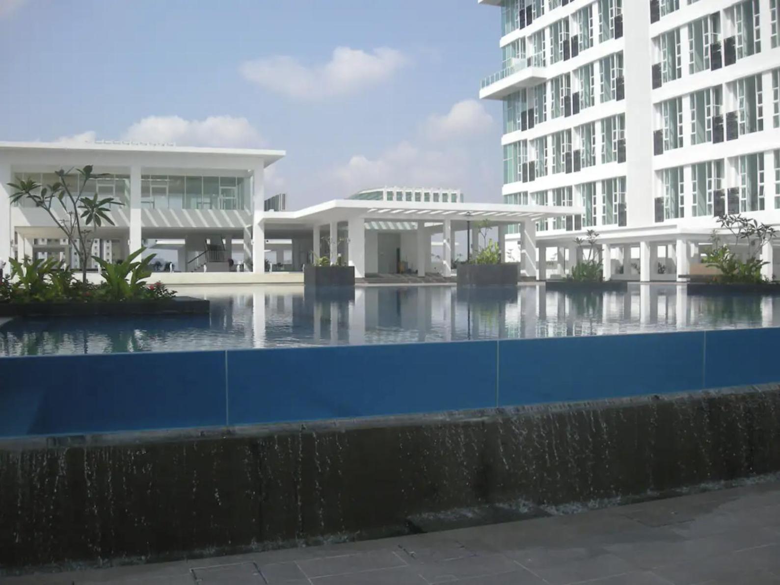 Duplex 775sq Ft Near Mid Valley