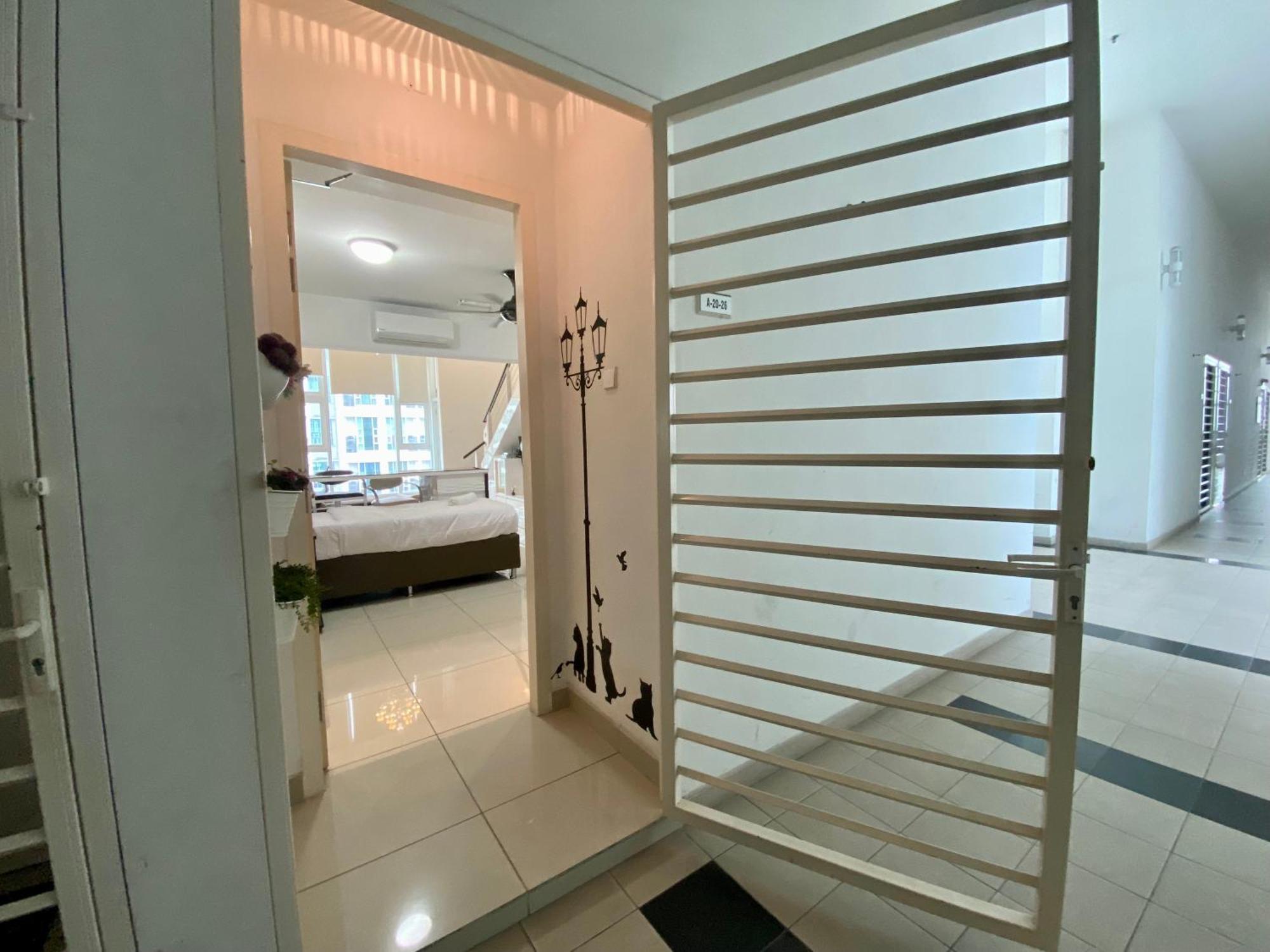 Duplex 775sq Ft Near Mid Valley *